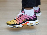 Nike Air Max Plus con sfumatura giallo e rosa