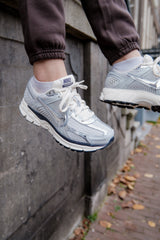 Nike Unisex Sneakers Zoom Vomero 5 Photon Dust