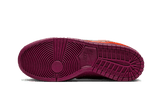 Nike SB Dunk Low Mystic Red