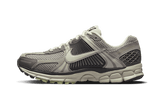 Nike Unisex Sneakers Zoom Vomero 5 Cobblestone