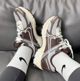 Nike Unisex Sneakers Zoom Vomero 5 Earth Fossil