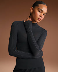Top a maniche lunghe con collo a lupetto Nike x SKIMS Women's Weightless Layers Obsidian