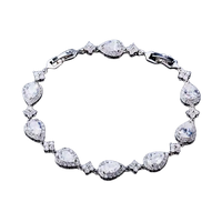 Bracciale con taglio a pera radiante