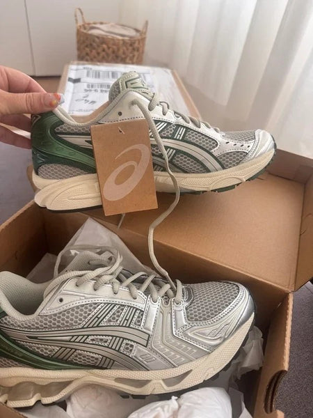 Asics Gel-Kayano argento e verde nella scatola